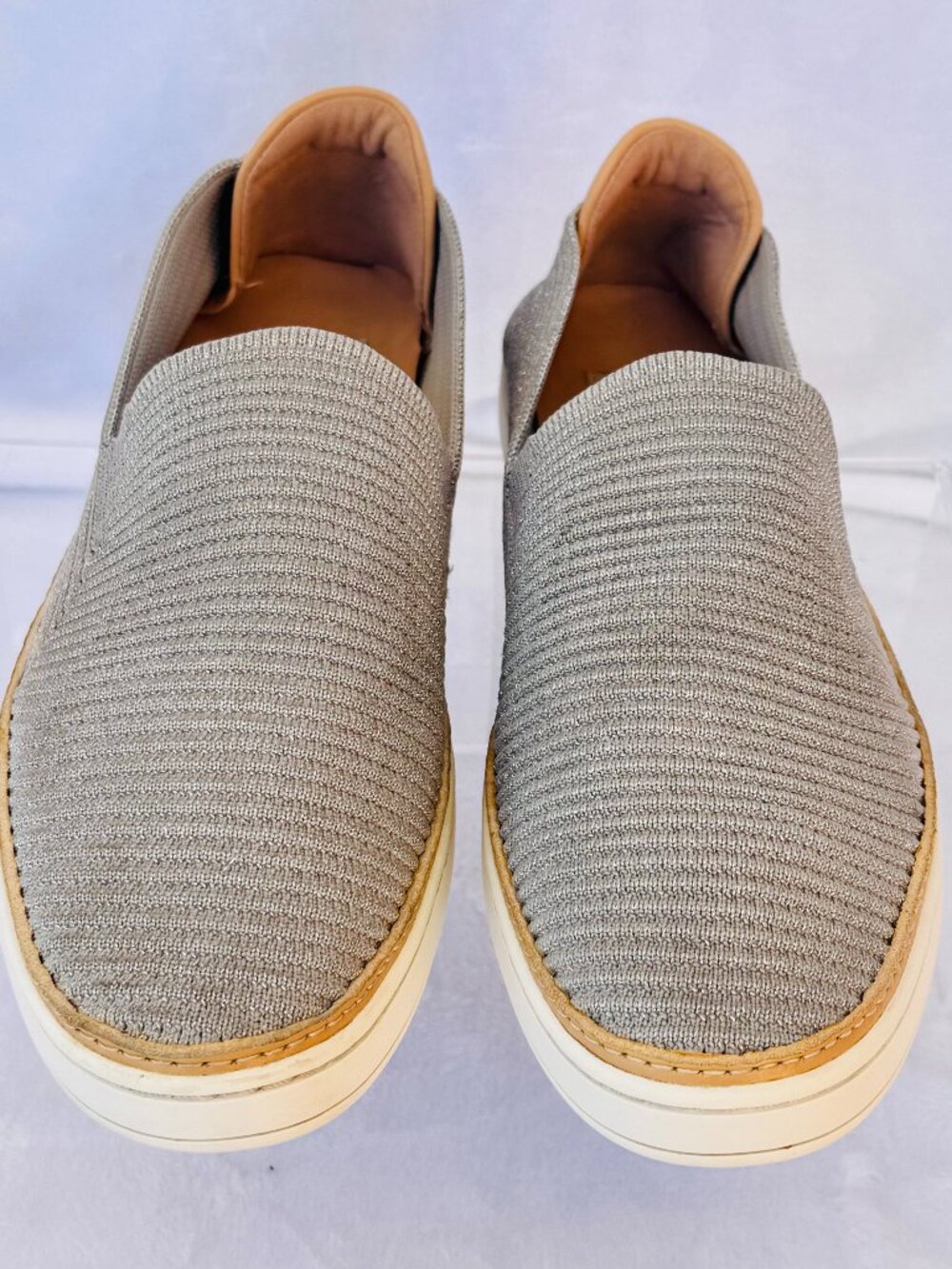 UGG Sammy 8.5 Sneakers Slip on Sparkling Silver Knit Tennis flats Metallic